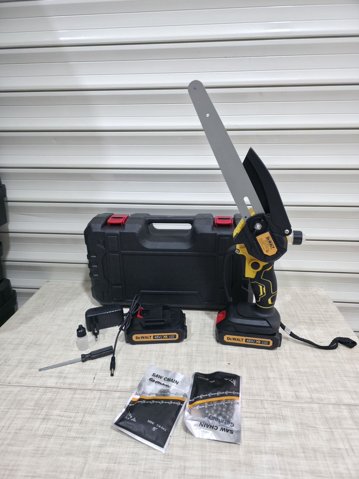اره شارژی دیوالت با زنجیر اضافه مدل Brushless-25